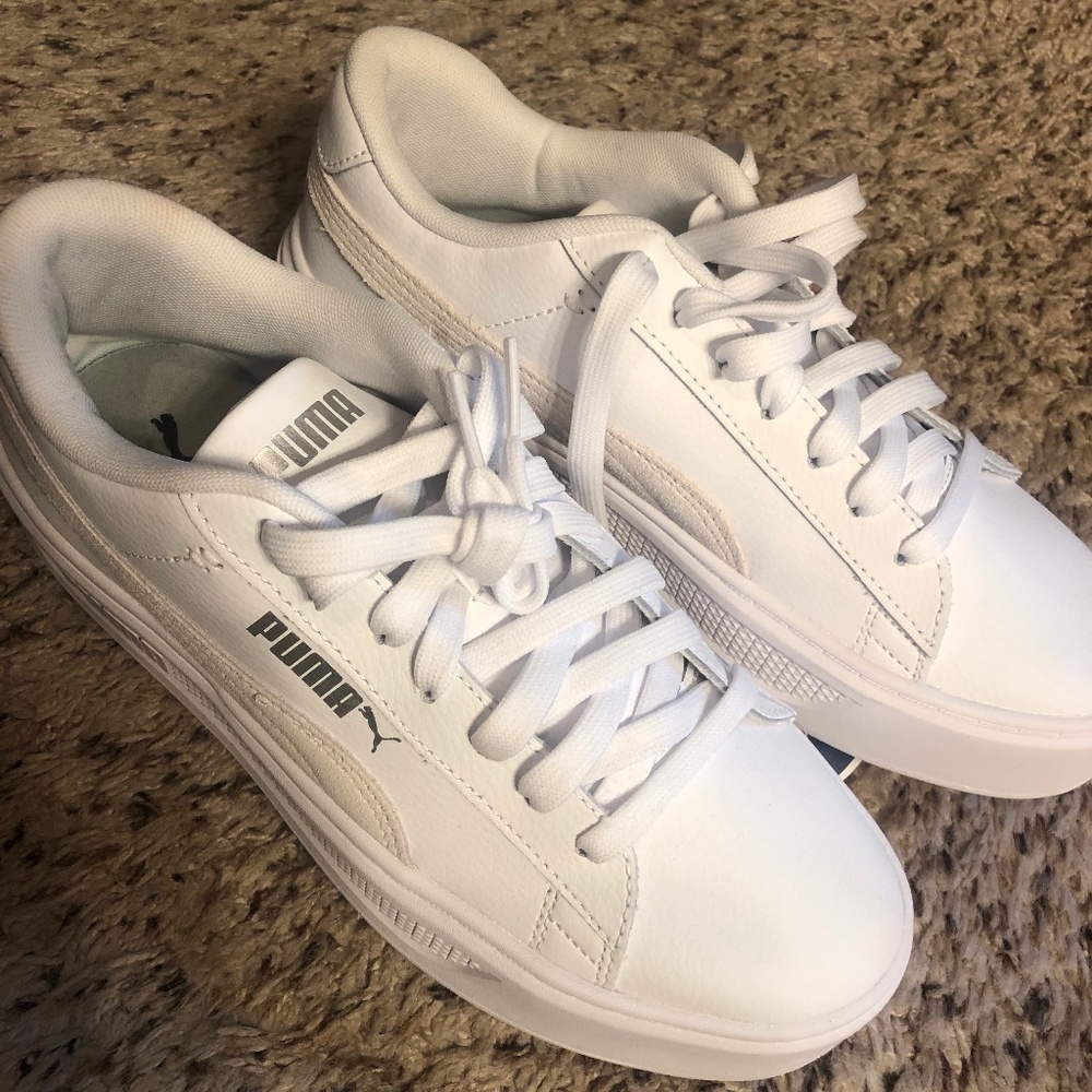 NWT! Women’s Puma Sneakers, size 8.5, excellent condition